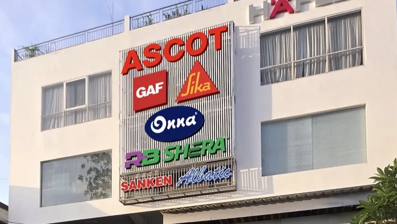 Gedung kantor ASCOT Gallery dengan logo brand